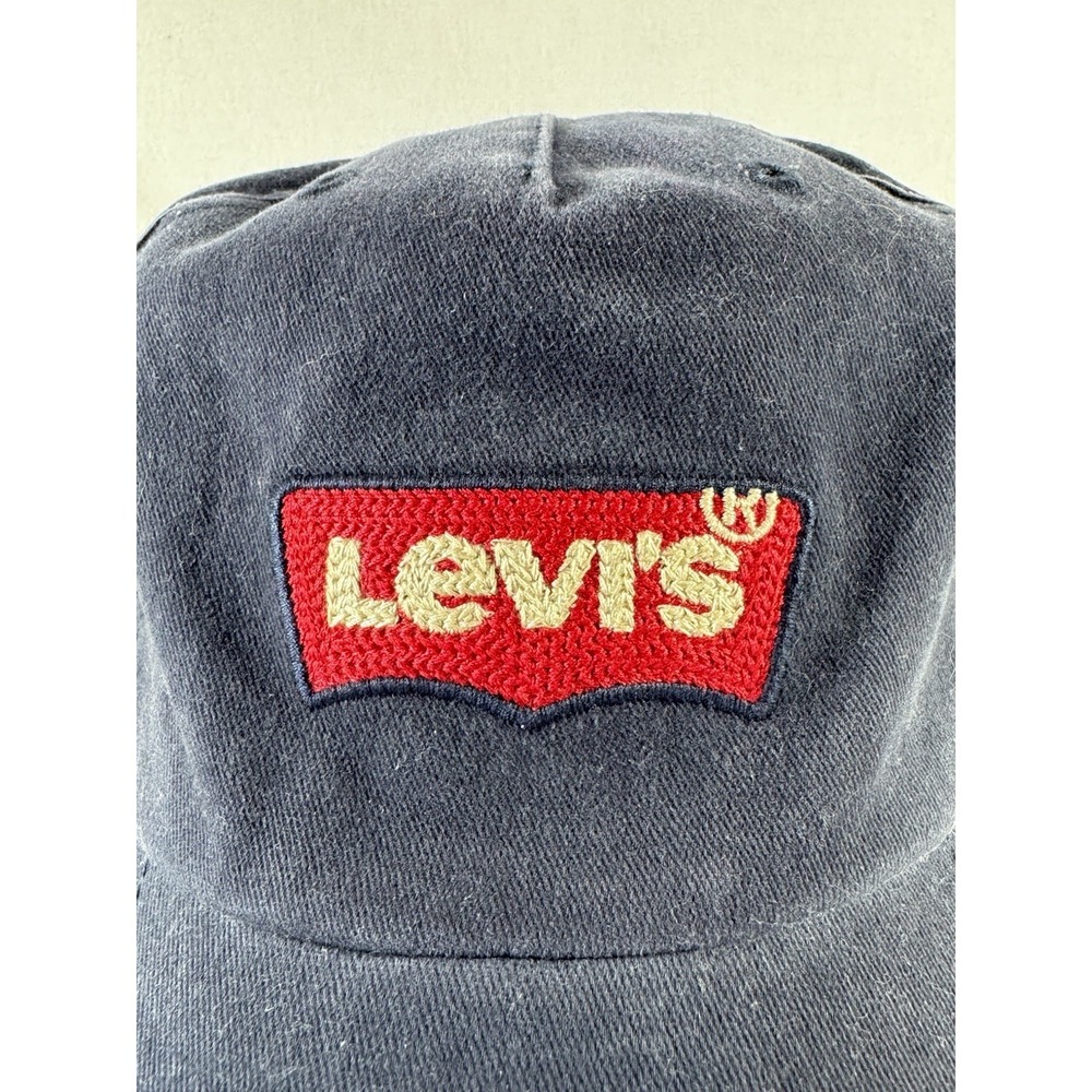 Levi's Batwing Baseball cap - adjustable strap one size with red logo (Navy)